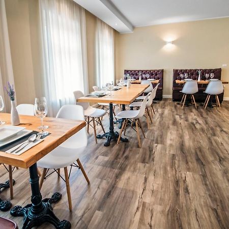 TOSCANINA Garni Hotel Dobrovo Exteriör bild