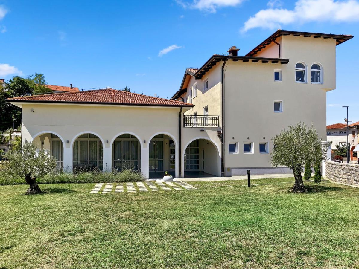 TOSCANINA Garni Hotel Dobrovo Exteriör bild