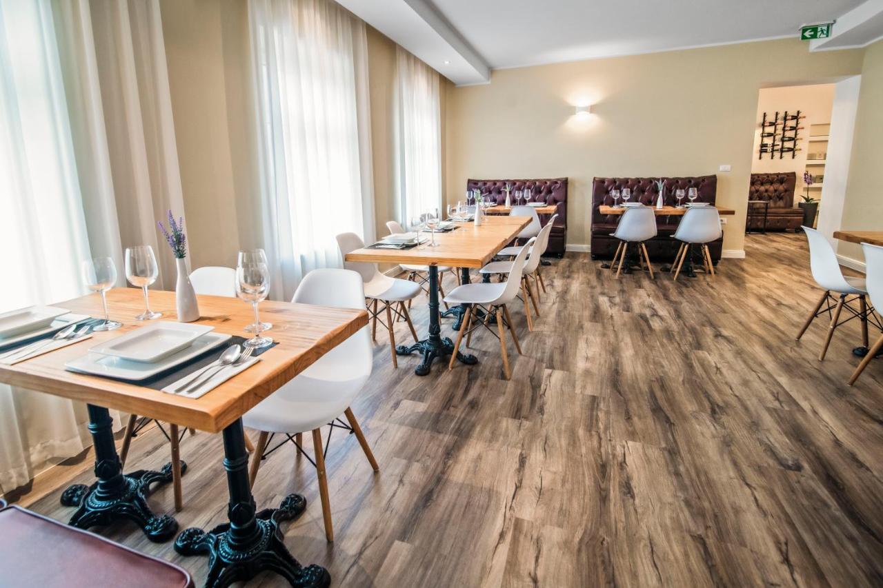 TOSCANINA Garni Hotel Dobrovo Exteriör bild